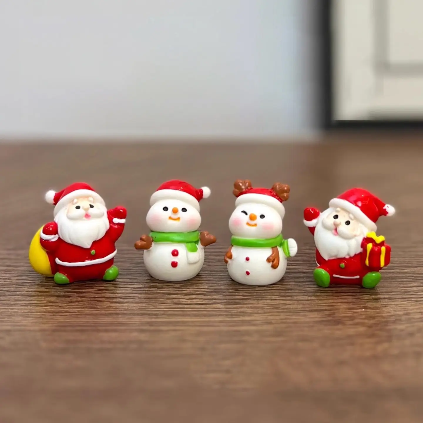 4-Piece Cute Mini Christmas Statues Set, DIY Scene Decor, Resin Figurines, Holiday Ornaments, Home Desk Accessories, Festive Gifts