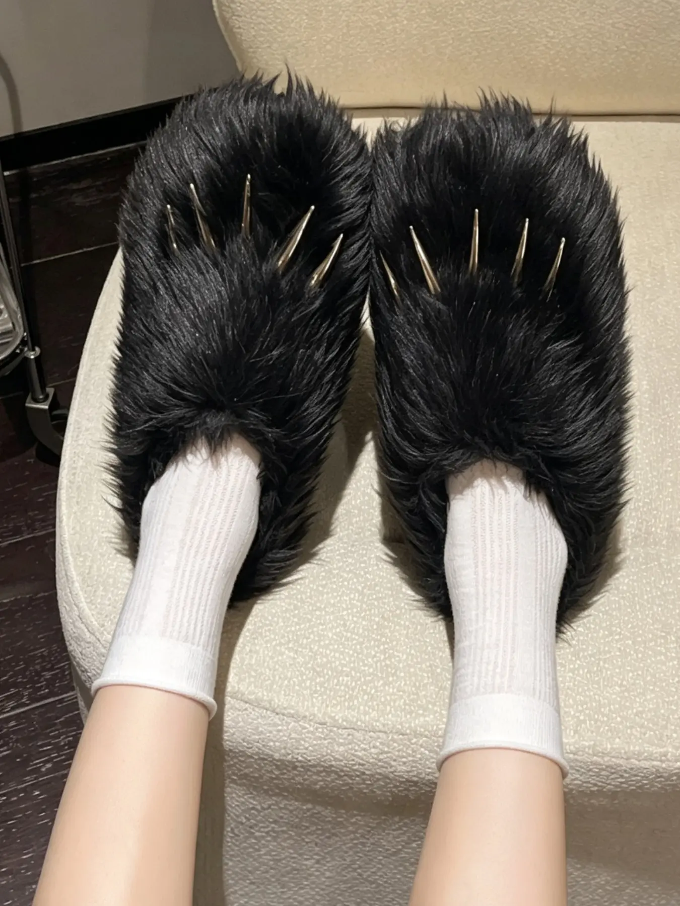Blue Long Hair Monster Claw Fashion Slippers, Metal Sharp Claw Decoration, Fall Winter Non-Slip Warm Indoor Shoes, fashionable home slippers, Halloween Cosplay