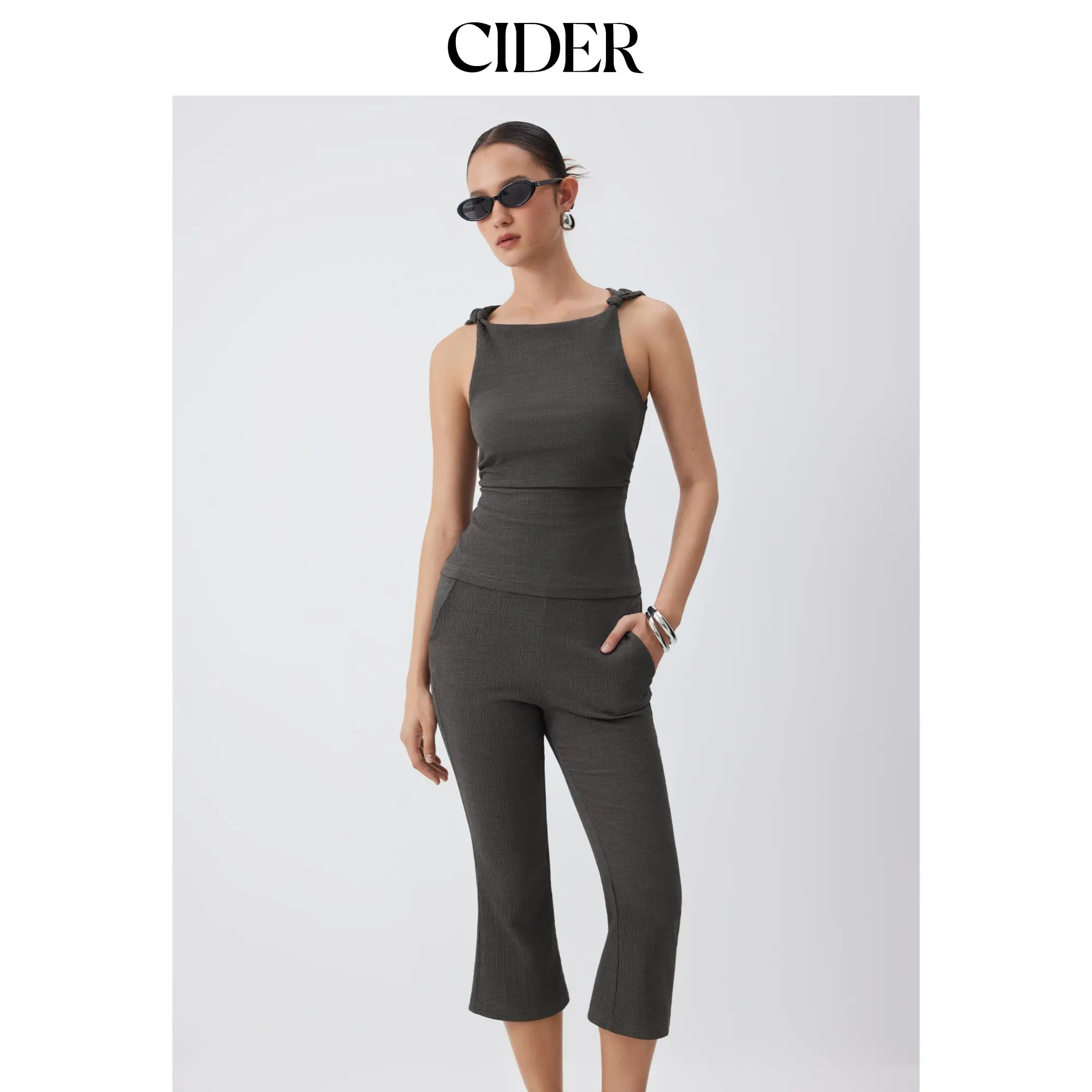 Cider Textured Boat Neck Knotted Ruched Top & Mid Rise Capri Pants Set