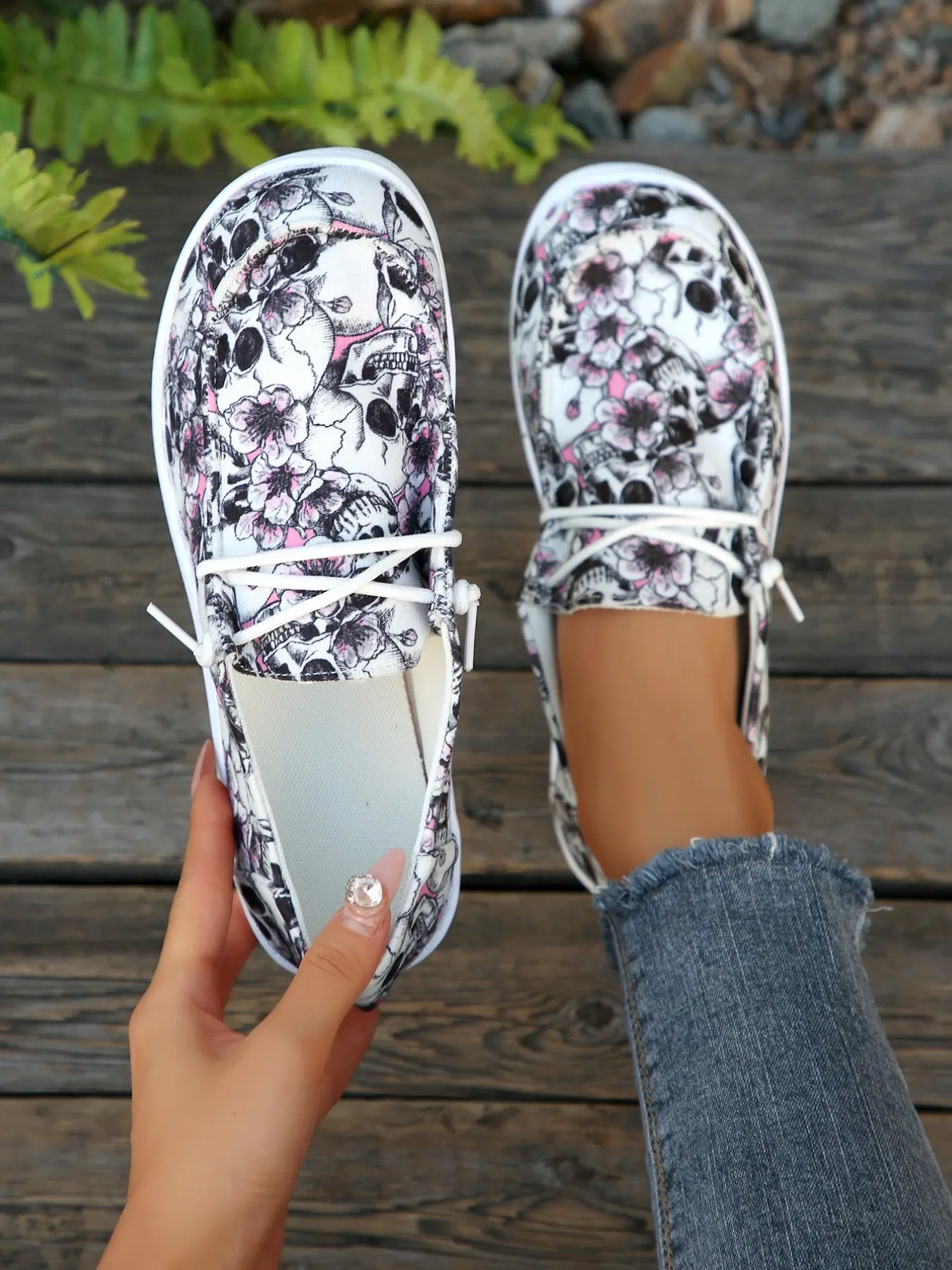 Women's Gothic Skull Floral Print Canvas Shoes, Lightweight Lace-Up Flat Casual Shoes, Outdoor Commute Slip-Ons