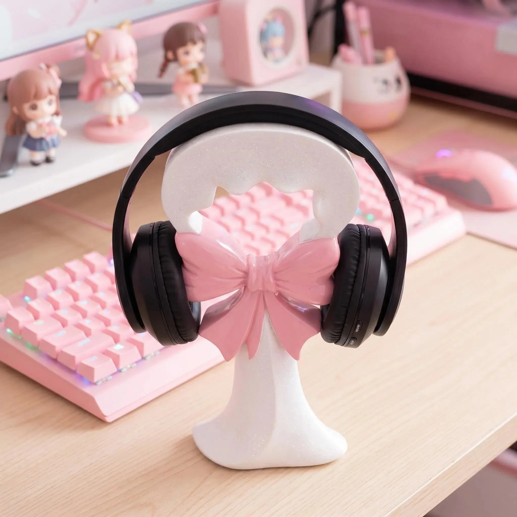 Abstract Couple Face Pink Bow Headphone Stand, Glitter Resin Headset Holder, Coquette Aesthetic Gaming Desk Decor, Universal Headphones Display Rack, Romantic Sculpture Desktop Ornament Gift for Girls Gamers Streamers