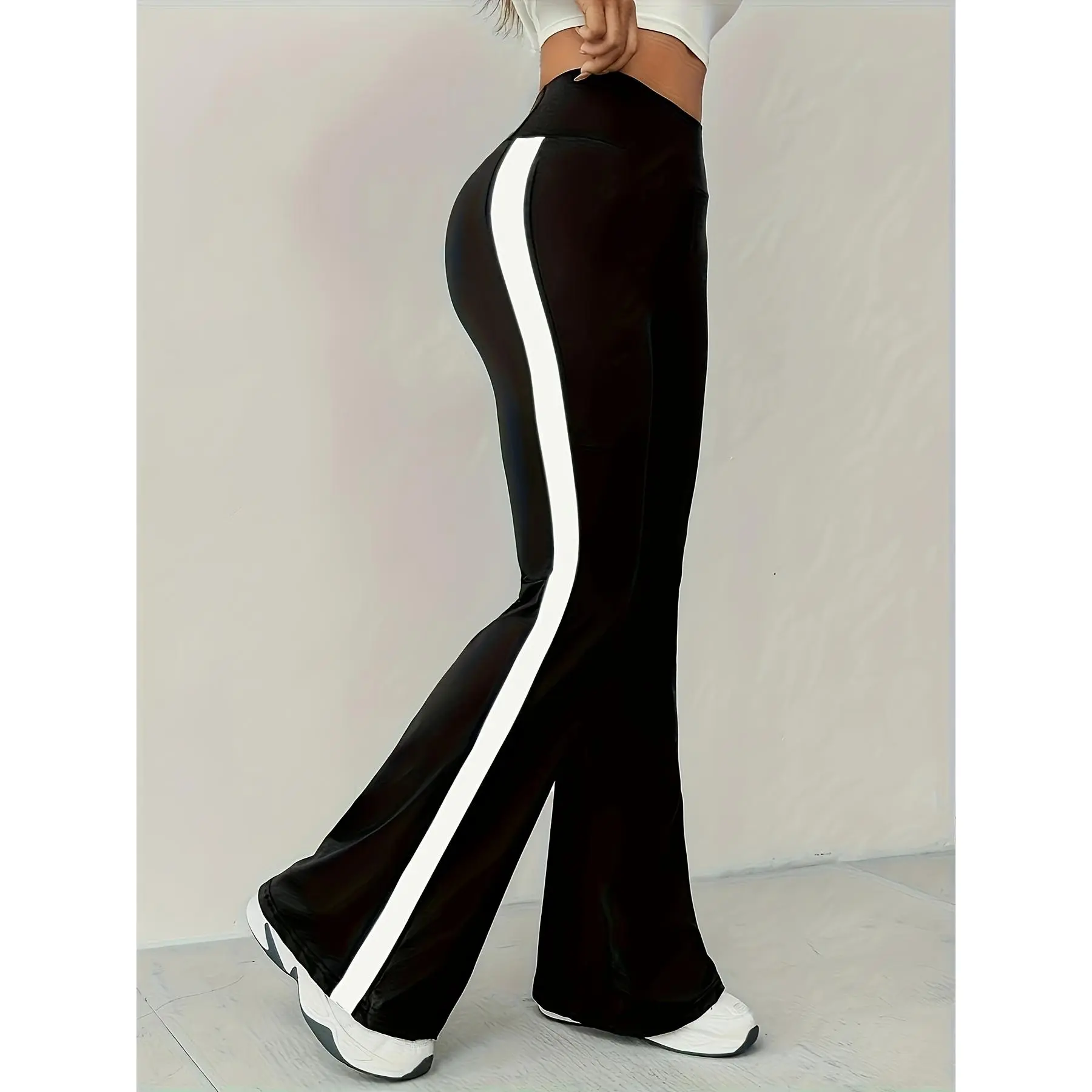 Women's Black-Waisted Striped Flared Joggers - Side Slimming, Leg-Lengthening, Sporty Chic, All-Seasons Casual Sports Flared Pants sweatpants, Slim Fit, Casual Wear, Workout, Female, All-Season Sport