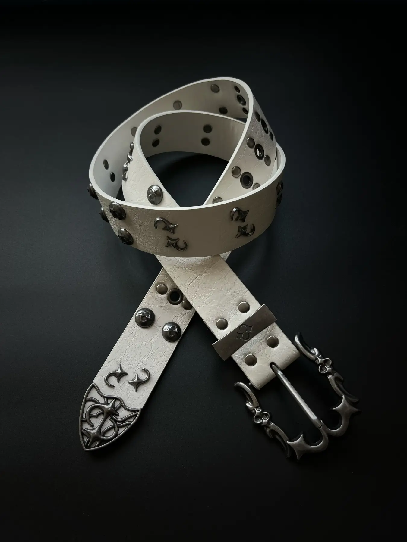 High end shiny white punk belt with rivet design, niche belt fashion style, wearing and matching accessories, Pu Leather Belt, Rivet Waist Belt