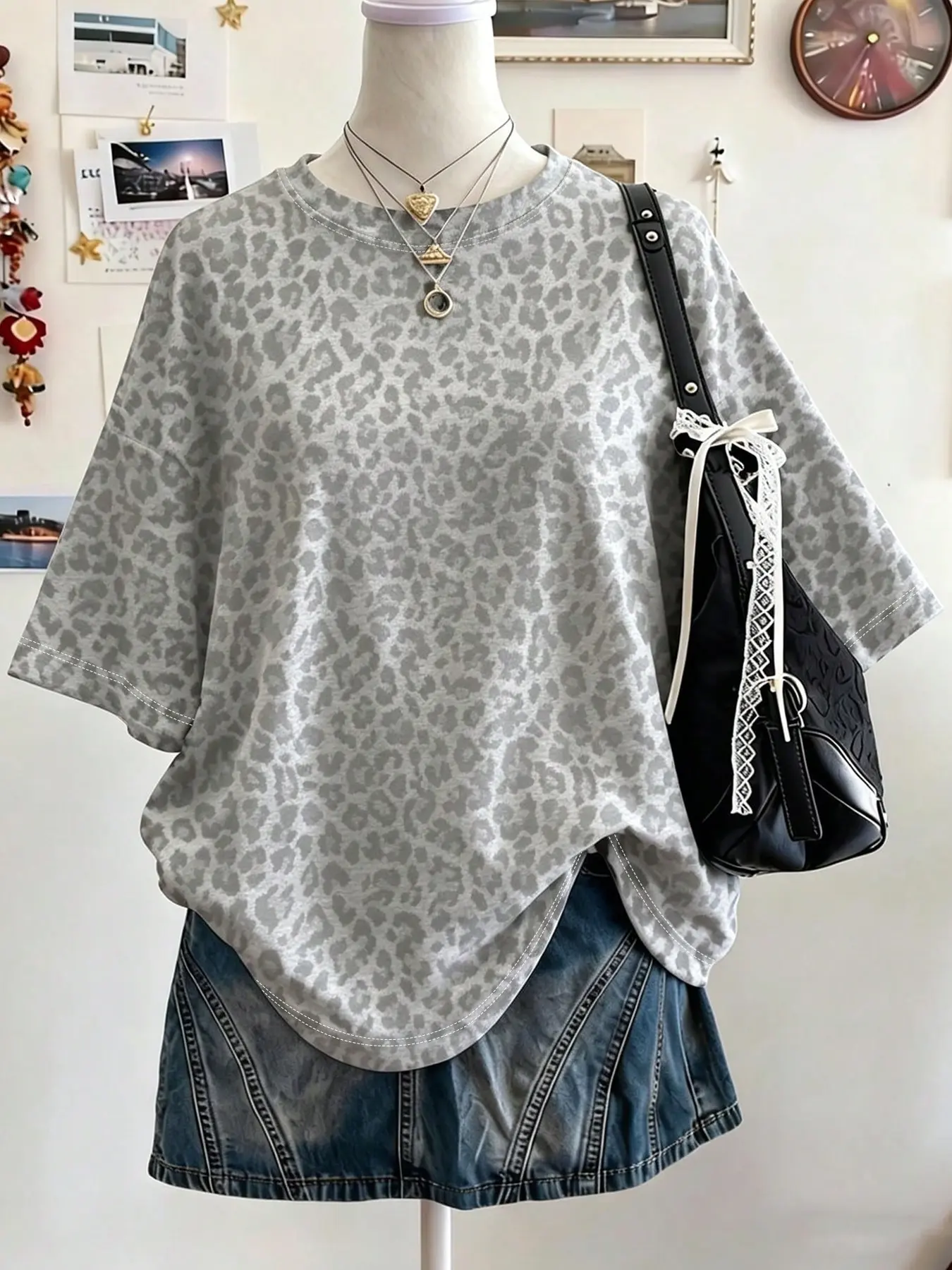 Women Oversized Crew Neck T-Shirt, Leopard Animal Print, Loose Fit, Casual Streetwear, Vintage Cheetah Pattern, All Seasons, Casual Tee Tops
