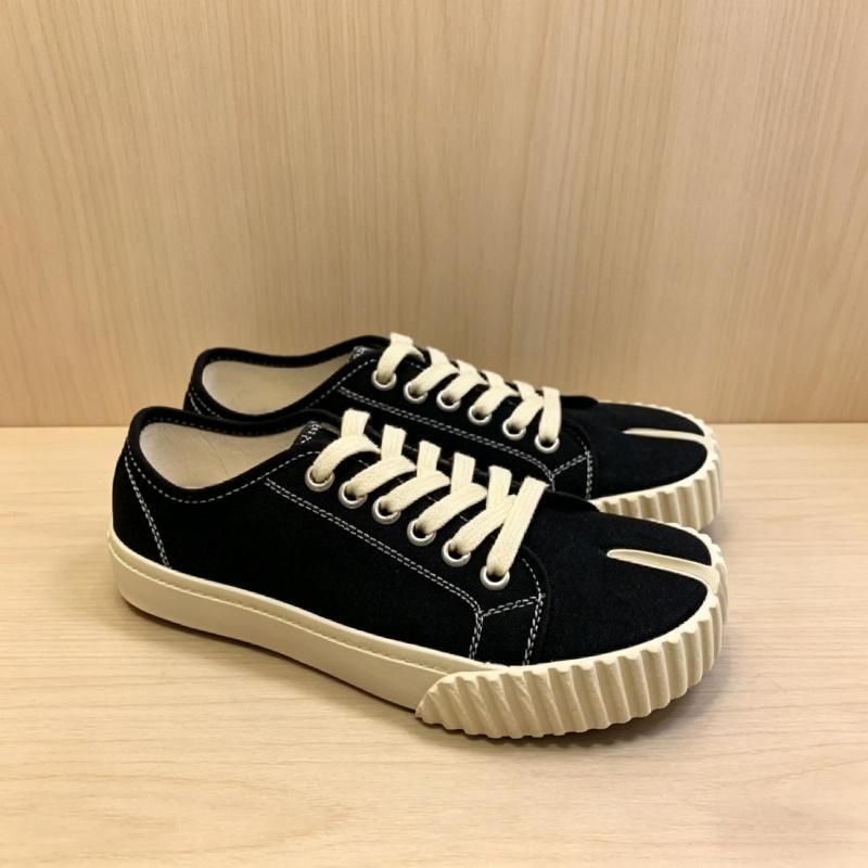 Summer Vibes! Trendy Split-Toe Canvas Sneakers for Men & Women | Perfect for Spring & Summer Holiday Travel | Comfortable & Stylish Casual Shoes | Limited Edition Spring & Summer Travel shoes Vacation style Comfortable sneakers Limited edition sneakers