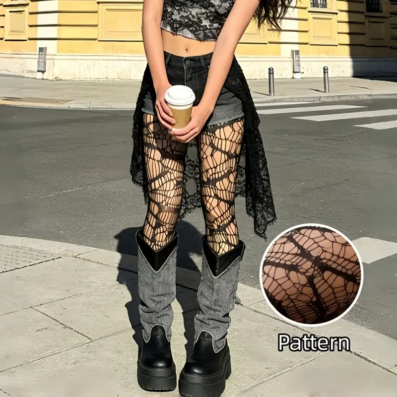 Spring/Summer Style 1-Pair Vintage Hollow-Out Bat-Shaped Fishnet Stockings, Lace Socks, Spicy Jacquard Fishnet Stockings, Women's Layering Pantyhose, Solid Color Lace Pantyhose, Fashionable Sheer Mesh Pattern, Breathable and Durable, High Elasticity