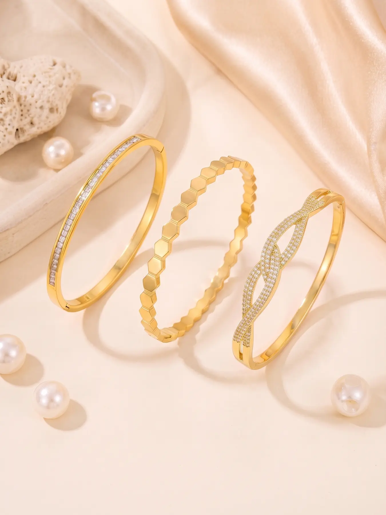 Versatile bracelet is lightweight, exquisite, and not picky about style. It has a delicate and polished texture that is high-end and can be paired with any clothing. It is the accessory with the highest frequency of daily wear