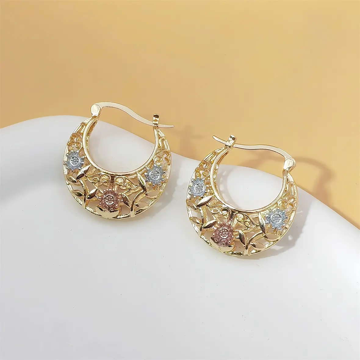 Vintage Statement Earrings for Women, Retro Carved Hollow Dangle Earrings with Elegant Filigree Design, Lightweight Boho Jewelry Accessories for Daily Wear, Party, Wedding, Holiday Gift and Stylish Fashion Look