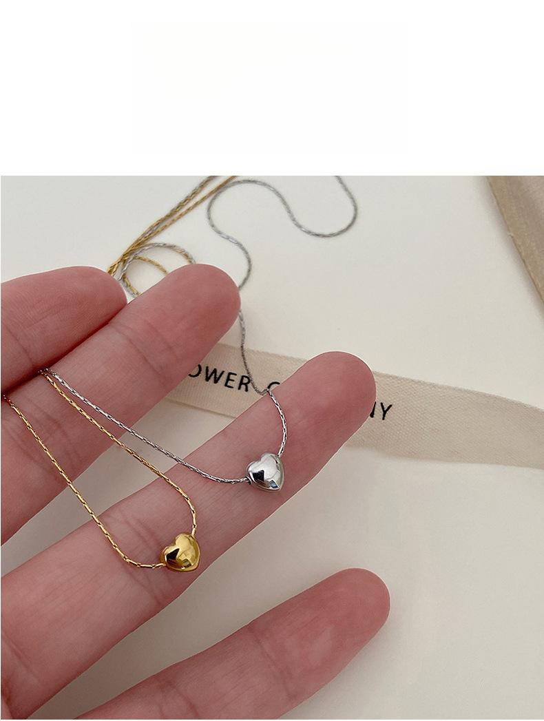 Elegant Petite Heart Necklace for Women – Fashionable New Minimalist Light Luxury Collarbone Pendant