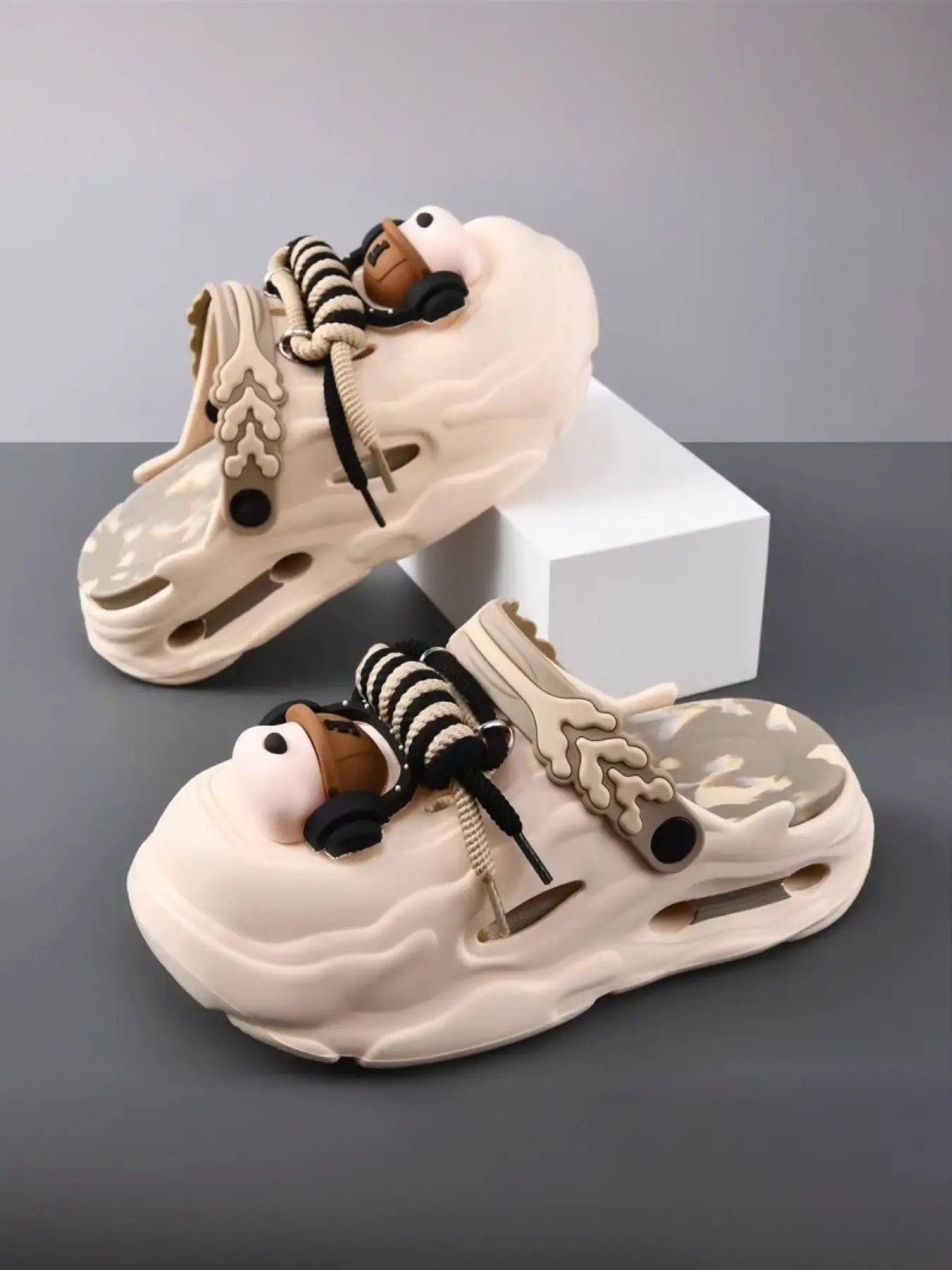 Men's Thick Sole Anti-Slip Hole Shoes, Trendy Cartoon Shoe Flowers, Indoor Outdoor Wear, Home Footwear, Comfortable and Stylish Footwear, Eva Slippers, Non Slip Slippers, Lightweight Slipper, Casual Soft Slippers, House Slippers