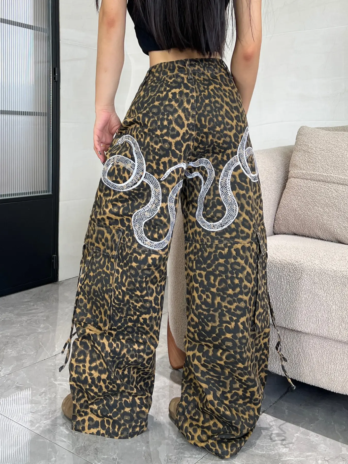 Women's Street Style Leopard Print Snake Embroidered Jeans, Loose-Fit Straight Leg Pants, Fashionable All-Season Long Trousers