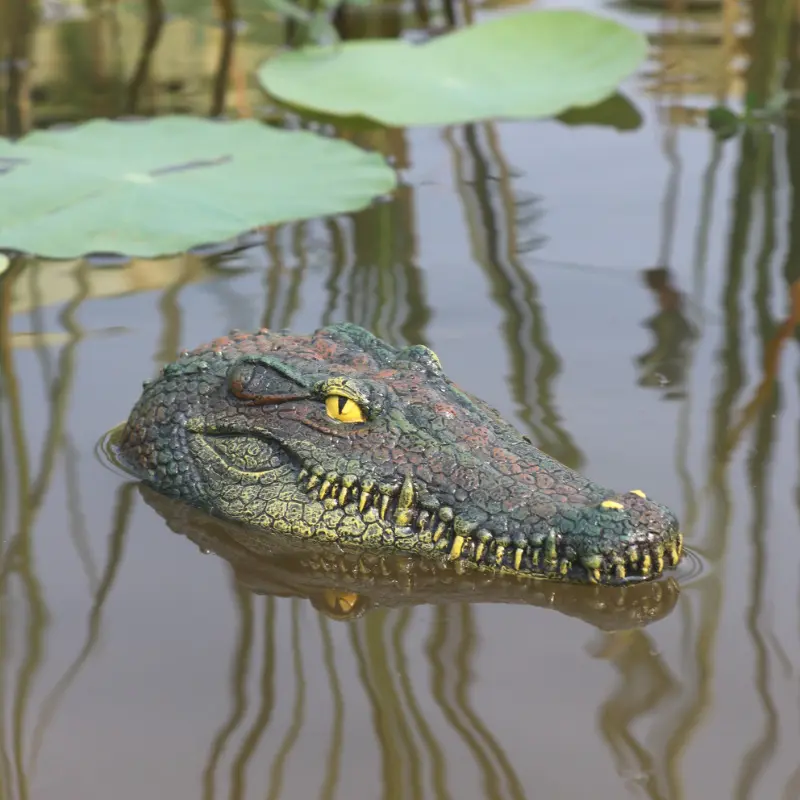 Floating Simulation Crocodile Statue Ornament, Floating Decor for Water Surfaces, Ponds and Fish Tanks