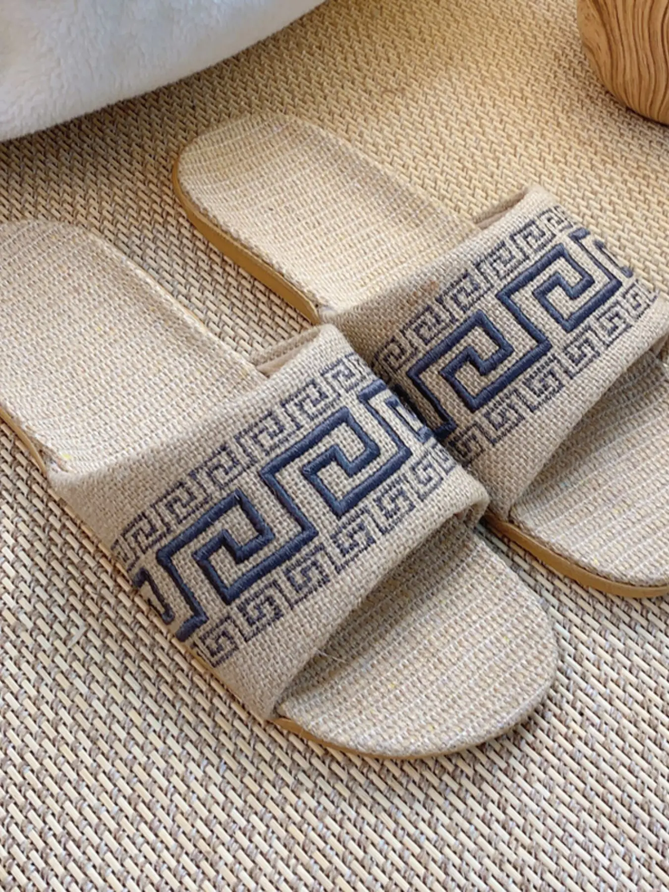Lightweight Washable Indoor Slippers, Breathable Ergonomic Design, Anti-Slip Silent Summer Shoes, Unisex, Comfortable and Durable
