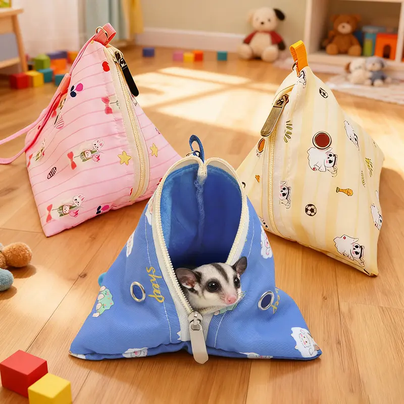 Sugar glider and hamster carrying bag, handbag, carrying pouch, triangle travel bag, breathable and warm nest