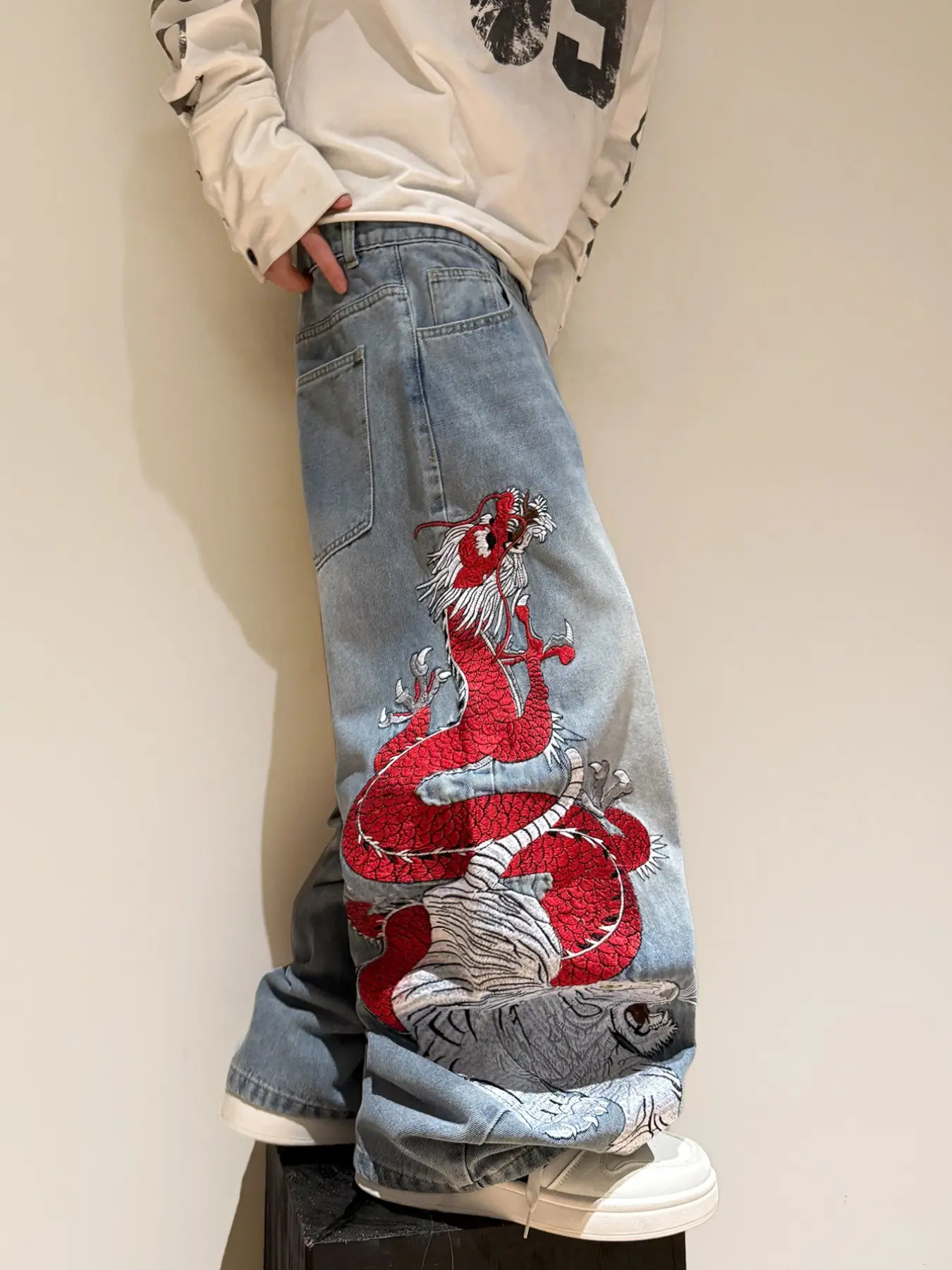 Men's Fashion Casual Denim Jeans, New Vintage Retro Washed Blue Dragon Tiger Embroidered Jeans Straight Leg Wide Leg Jeans, Y2K Streetwear Fashion Loose Long Pants