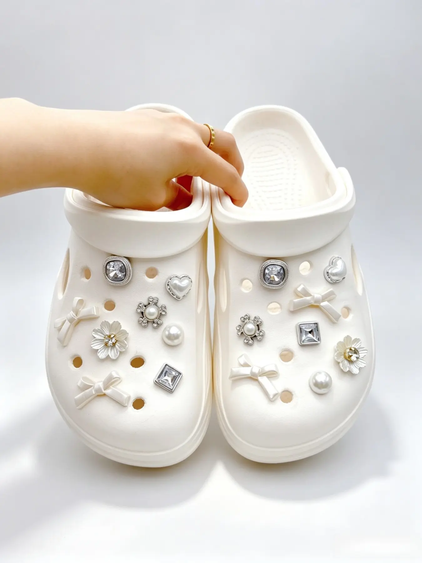 16 Pcs Cute Sandal Accessories DIY Detachable Shoe Decorations for Women, Fun Personalized Footwear, Perfect Gift for Festivals and Parties, Cute Shoe Charms