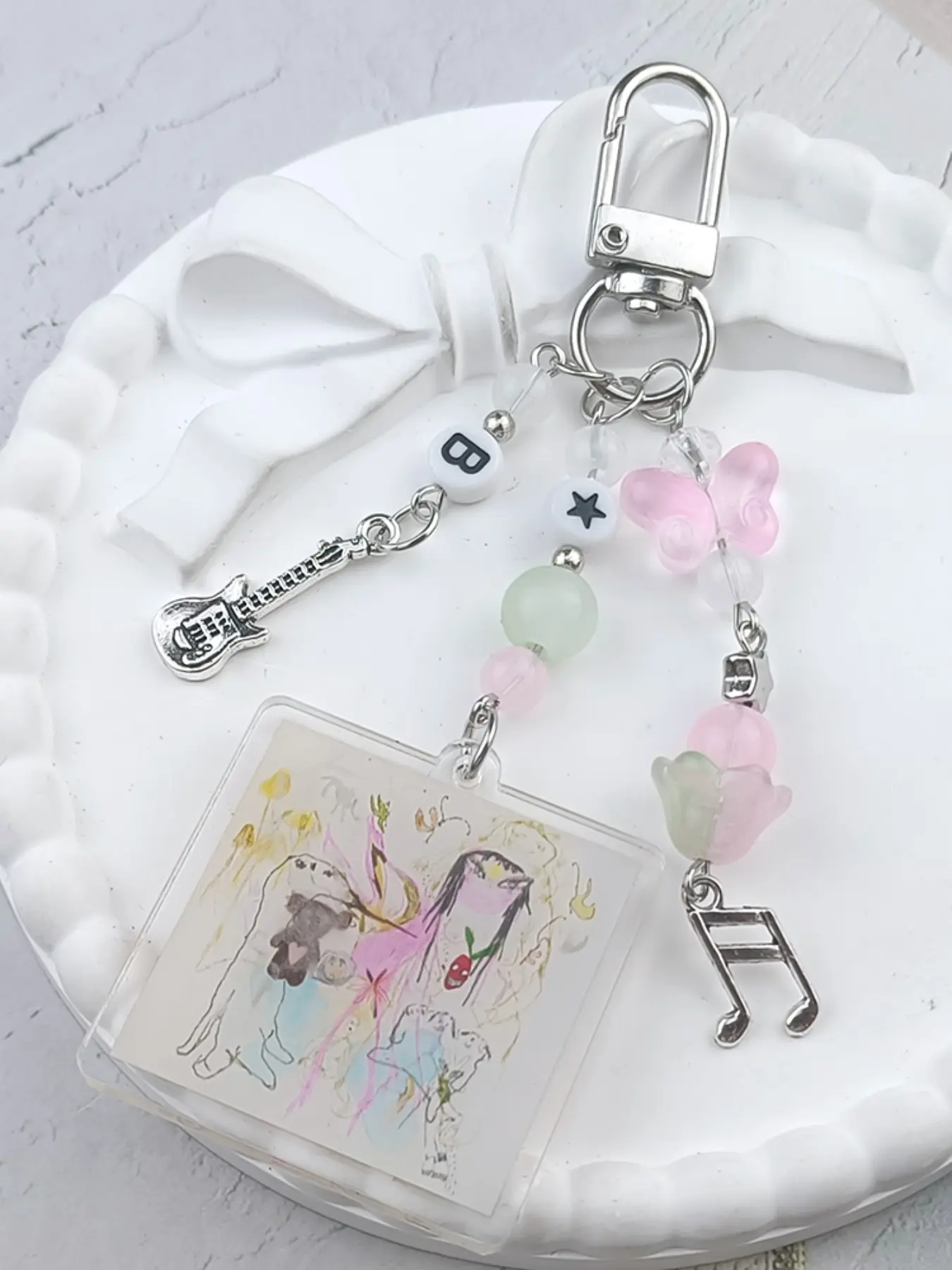Hand-Drawn Guitar Keychain, American Vintage Style, Crystal Butterfly & Tulip Beads, Music Note Pendant, Unique Gift for Girlfriend/friend