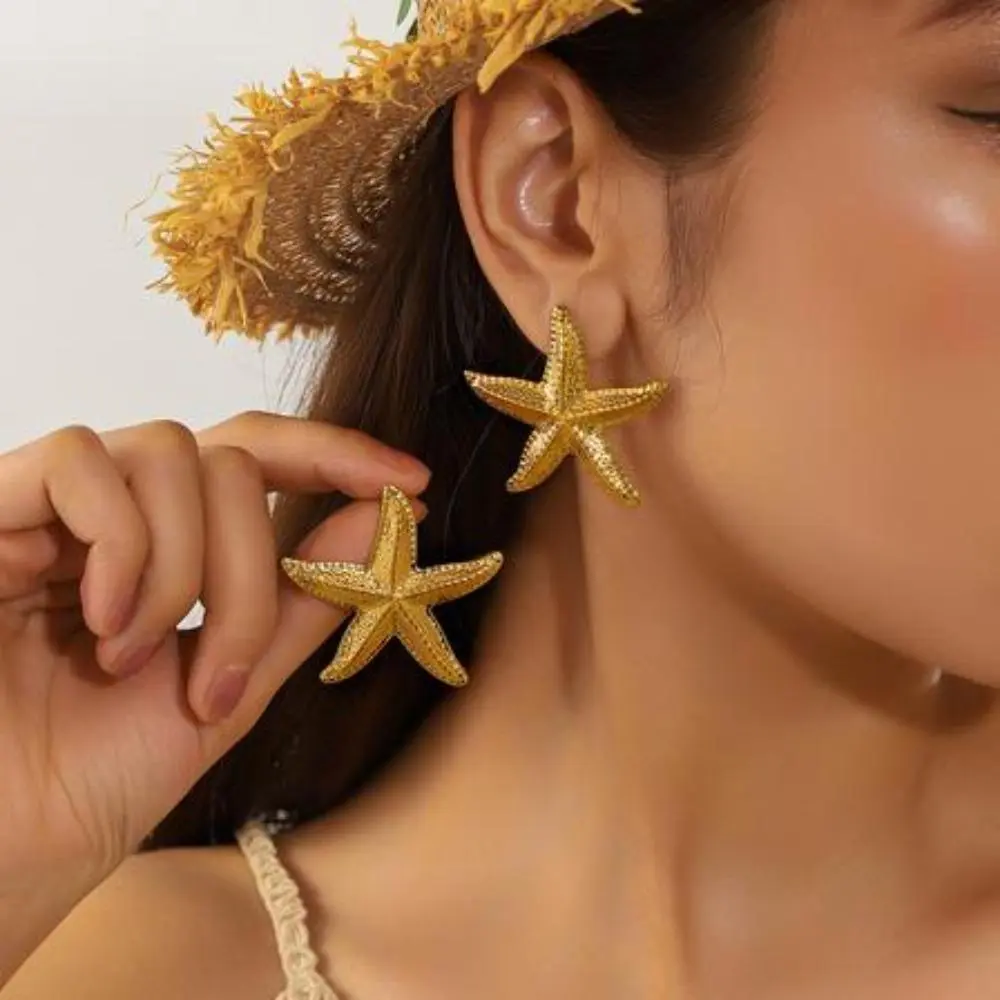 Women's Oversized Gold-Plated Chunky Starfish Statement Stud Earrings - Glossy Finish, Hypoallergenic Silver Ear Posts, Lightweight Beachwear Bag Charm for Summer Outfits