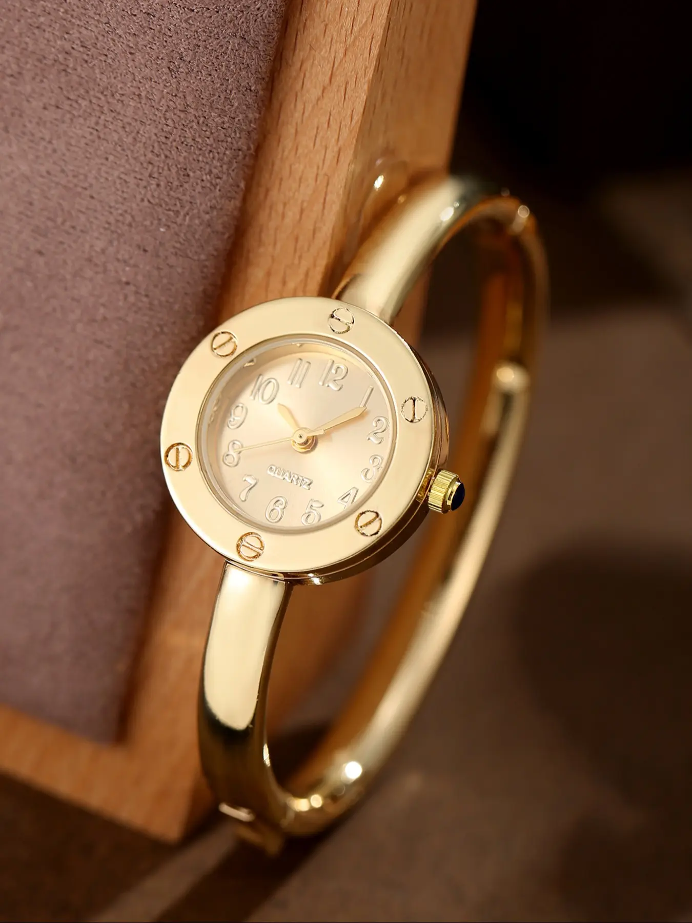 Elegant Roman Numeral Bracelet Watch, Women's Quartz Analog Watch, Perfect Gift for Holidays and Special Occasions, Bangle Bracelet Watch, Fashionable Analog Watch