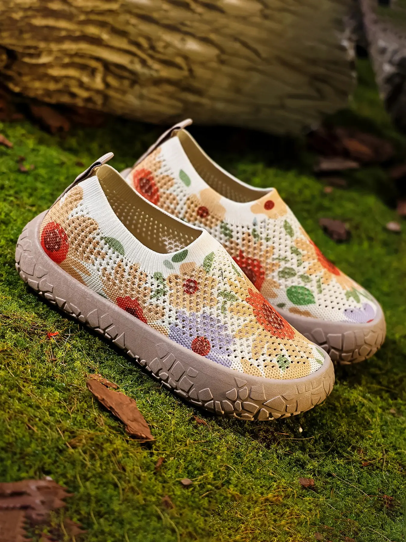 2026 New Hollow Out Mesh Graffiti Elastic Flyknit Loafers, Casual Slip Ons, Breathable Summer Footwear, Wide Breathable Comfort Shoes for Middle Aged and Elderly Women
