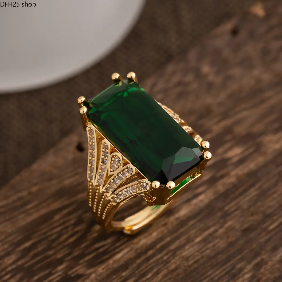 Emerald Rectangle Statement Ring for Women Daily Wear, Adjustable Gold Tone Alloy Band with Geometric Gemstone Design for Casual Styling and Special Occasions