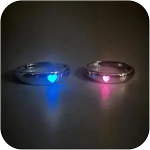 Glowing Heart Ring Pink Blue Heart Couple Ring Funny Dark Luminous Ring Valentine's Day Heart Glow in The Dark Ring Promise Ring Cool Rings  Women Men Valentine's Day Love Jewelry  Women Girls Charm Gift