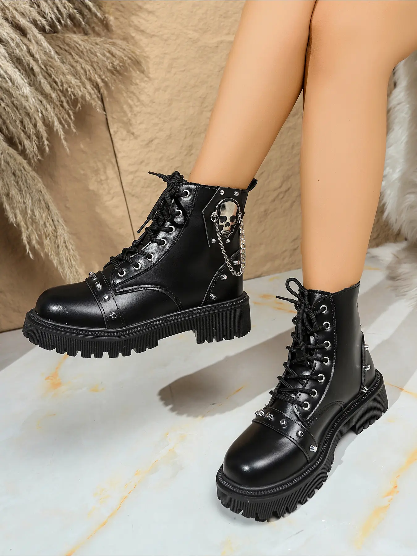 American Retro Skull Chain Rivet Boots, Thick Heel Platform Motorcycle Short Boots, Eight Hole Laces Punk Style Riding Work Leather Boots