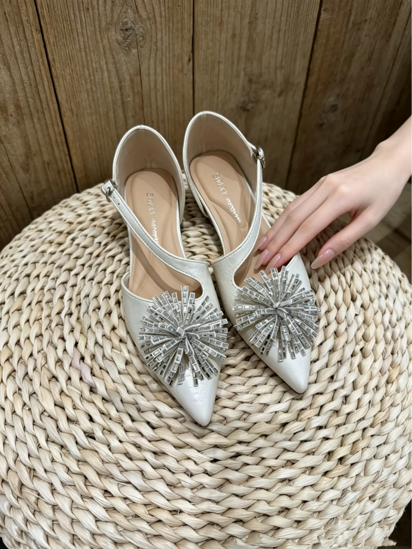 Elegant Firework Rhinestone Pointed Slingback Flat Pumps V Cut Side Hollow Buckle Strap Bridal Evening Banquet Versatile Ladies Footwear Pointed Flats