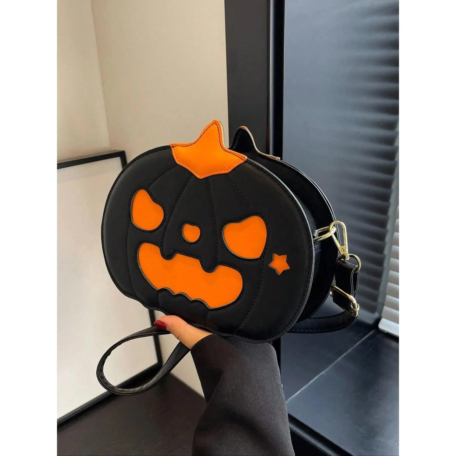 Personalized Halloween Skull Backpack for Women, Trendy Gothic Mini Rucksack with Metal Chain Shoulder Strap, Y2K Aesthetic Fashion Niche Design Handbag, Lightweight Versatile Zipper Closure Bag, Casual Daily Use Backpack for Halloween Party, Cosplay Even
