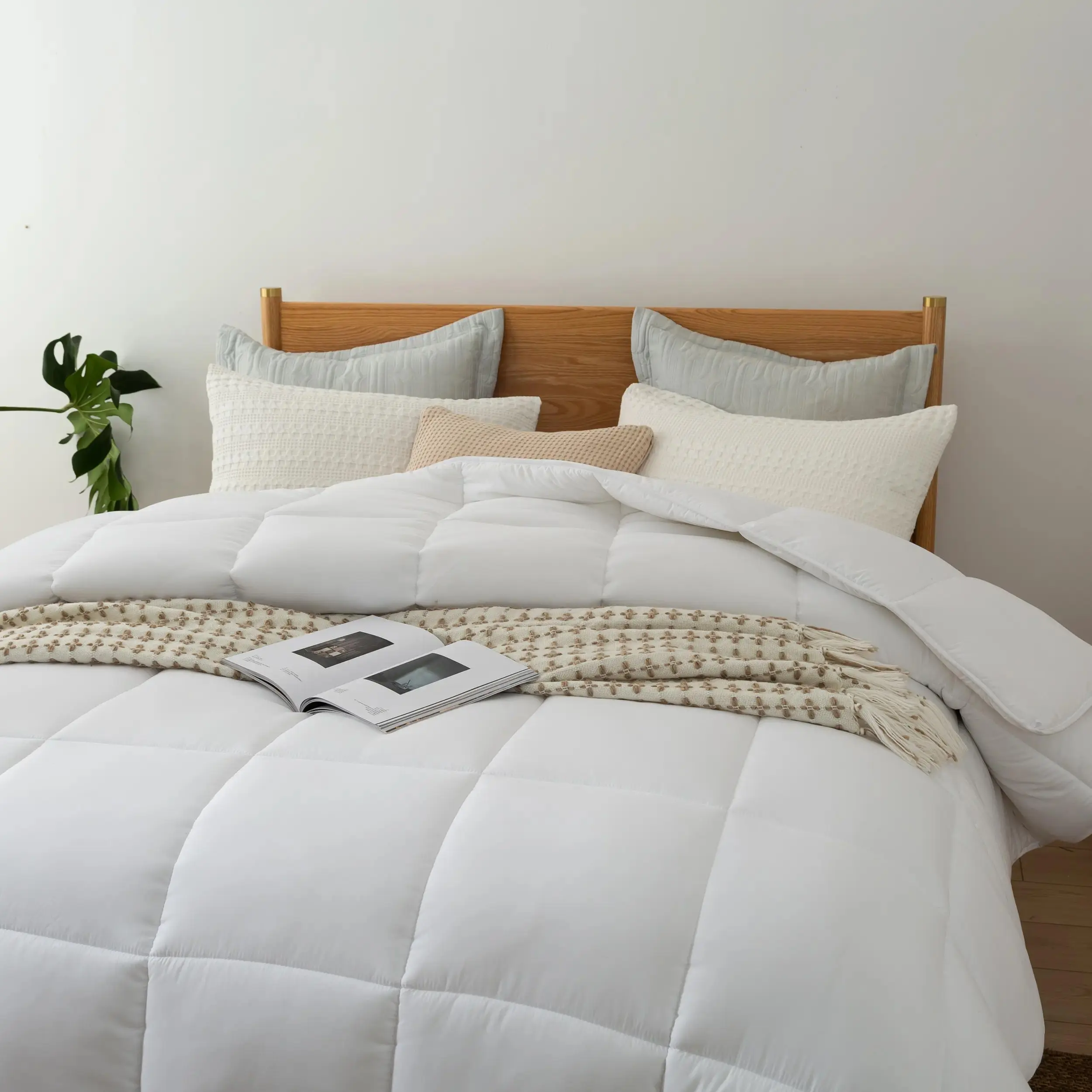 King Comforter Duvet Insert, Puffed Quilted White Comforter with Corner Tabs, Box Stitched Down Alternative Comforters, all-season ,gentle soft，King Size 106x90 inches