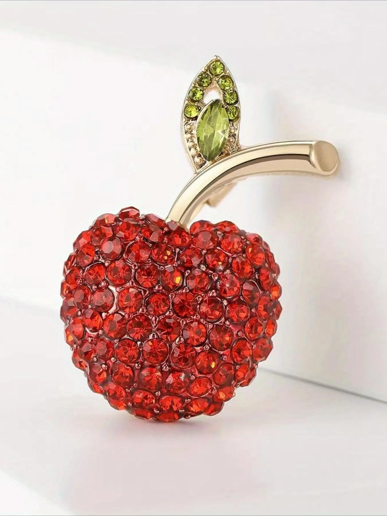 Vintage Sparkling Red Rhinestone Apple Brooch for Women, Green Leaf Accent Gold Tone Metal Brooch Pin, Women's Coat Scarf Bag Accessories, Party Daily Wear