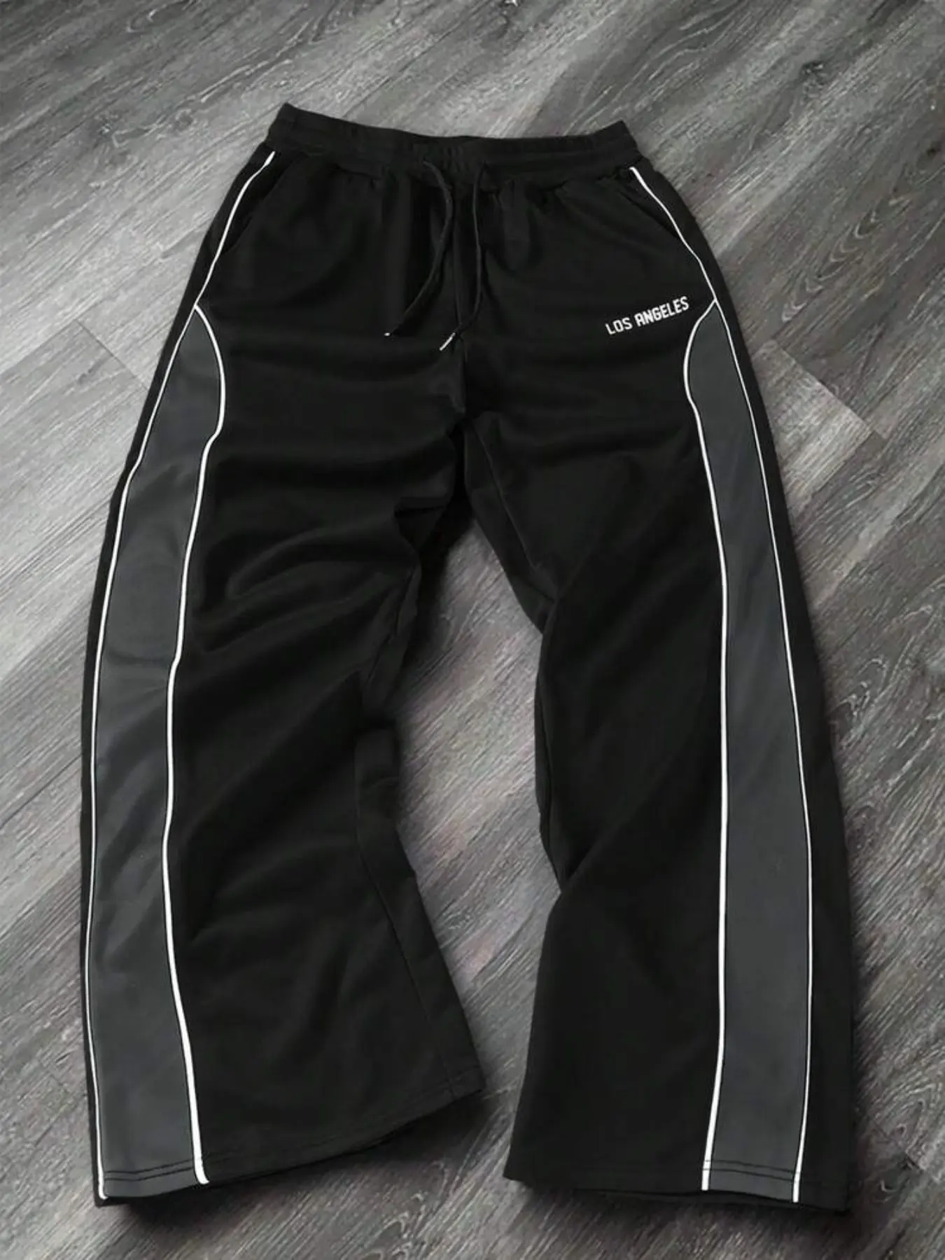 Men's Casual Sports Pants with Comfortable Breathable Fabric, Stripe Print and Drawstring Waist Design for Everyday Wear