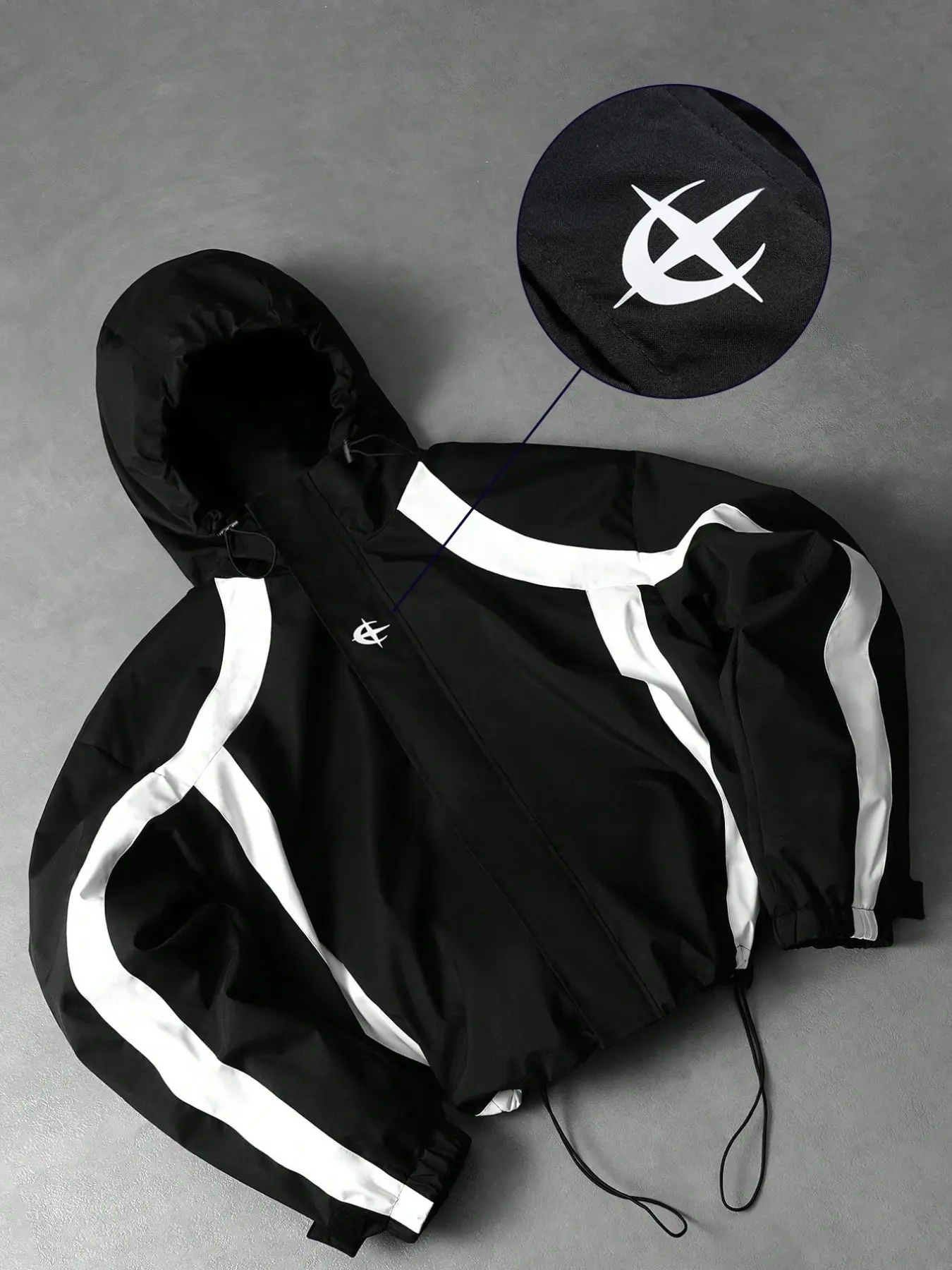 2026 New Arrival Men Y2K Hip Hop Techwear Hooded Windbreaker Jacket Black White Curved Contrast Stripe Panel Drawstring Hem & Hood Elastic Cuff Lightweight Water Resistant Short Loose Coat Daily Skate City Camping Spring Fall Casual Street Outfit