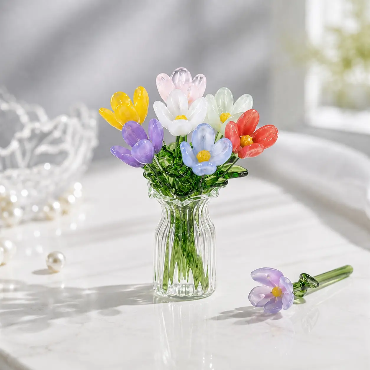 1 Set (7 Flowers + 1 Vase) Handcrafted Mini Glass Artificial Flower Ornaments, Decorative Fake Floral Decor, Mixed Flower Set for Gifting and Event Decorations, DIY Faux Bouquet for Home Decor, Tabletop Ornament for Events