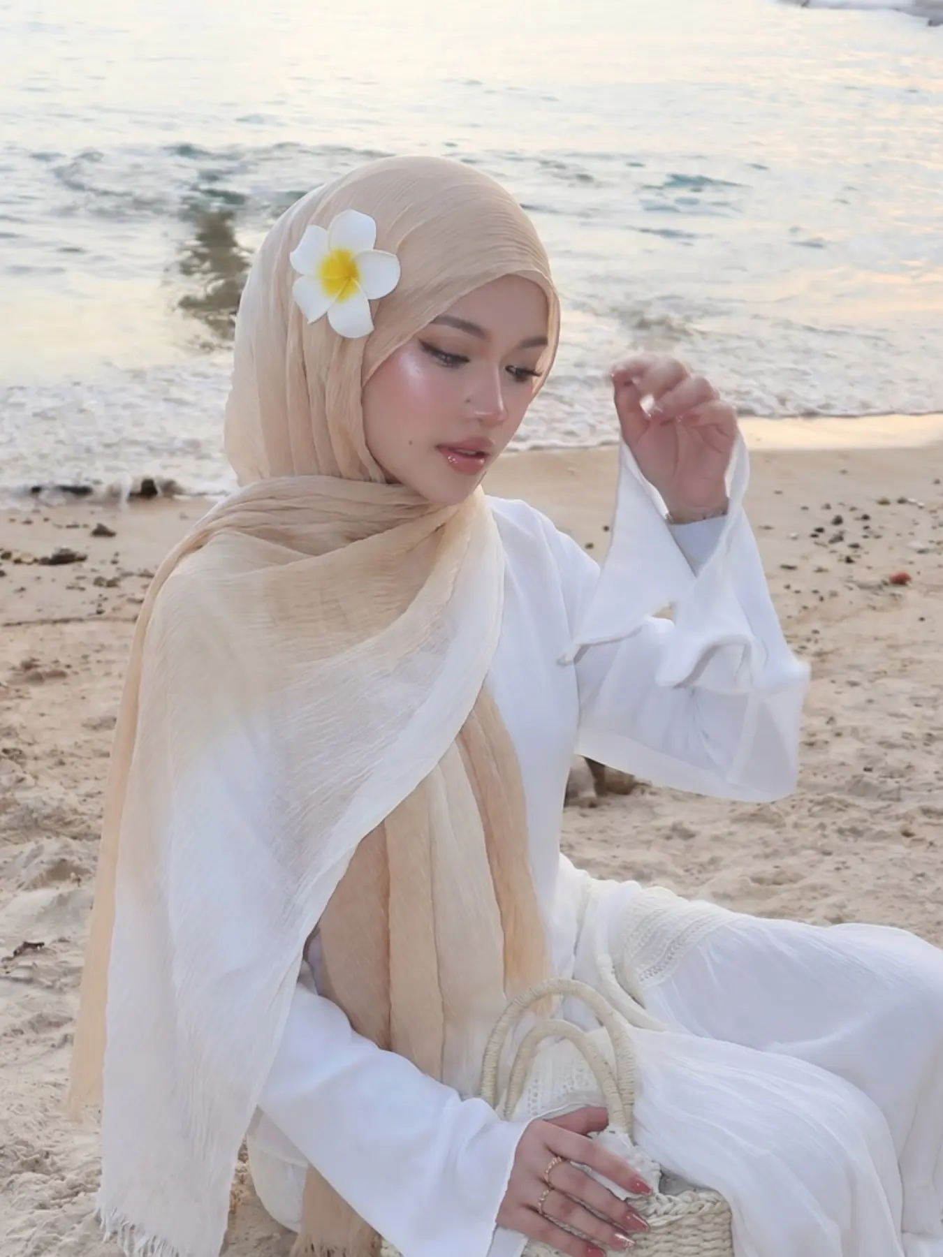 Women's Gradient Cream Muslim Headscarf, Lightweight Textured Long Scarf, Daily Commute Hijab, Perfect Gift Idea