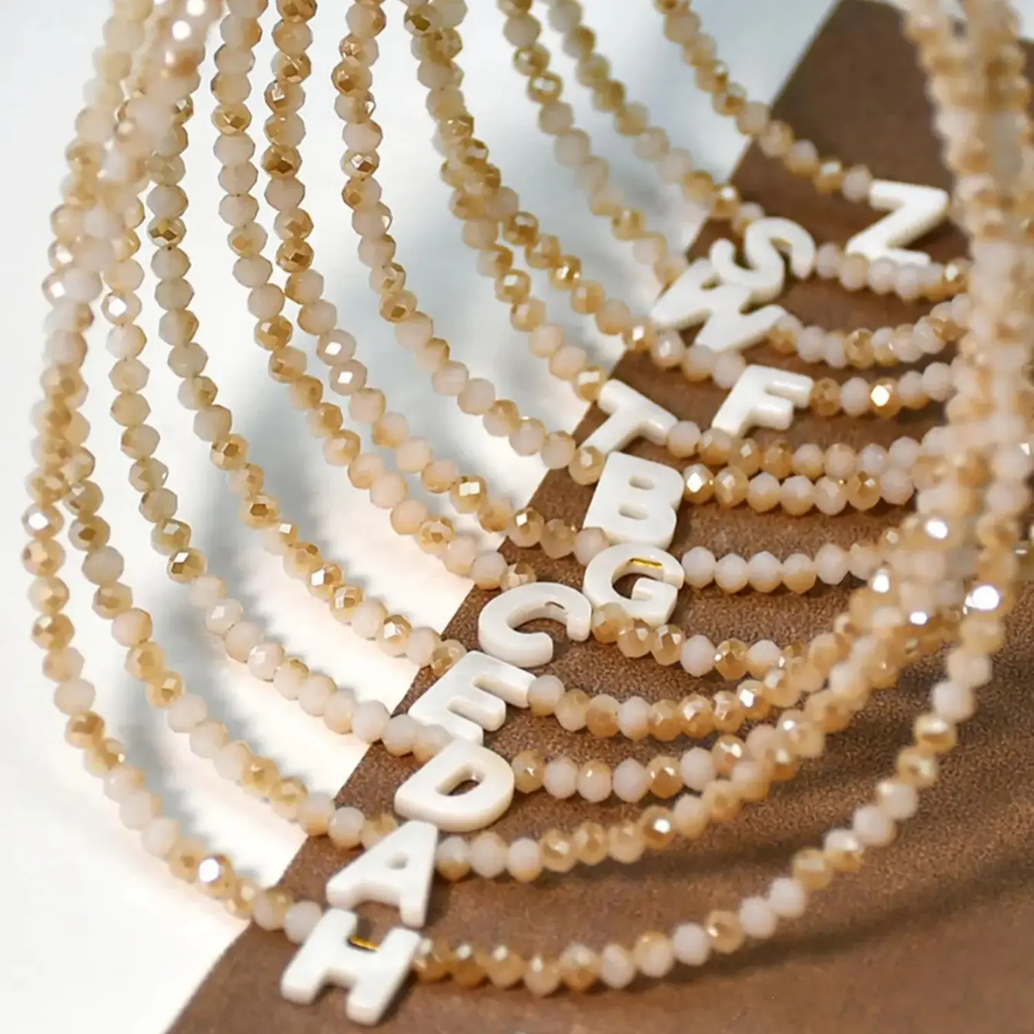 Trendy Initial Necklaces for Women Beaded Letter Choker Necklace, Bohemian A-Z Initial Shell Pendant Clavicle Chain Shiny Handmade Beads Choker Necklace Daily Vacations, Party Wear, Jewelry, Holiday Gift