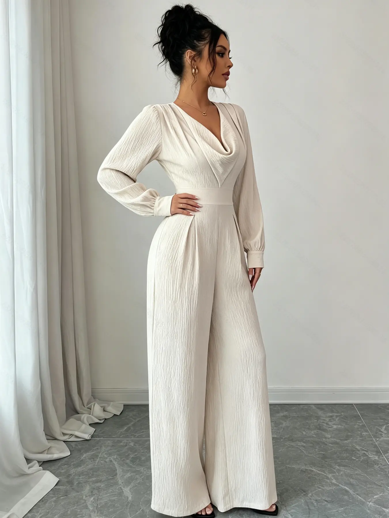 A fashionable women's beige swing collar long sleeved wide leg jumpsuit, Plain Jumpsuits, with a high waist and a cinched waist that looks taller and slimmer, suitable for commuting to work, shopping and outdoor activities, indoor and outdoor dressing