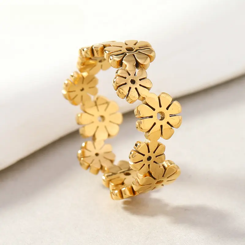 Cute Cutout Daisy Flower Band Ring for Women, Fresh Floral Aesthetic Finger Accent Jewelry, Versatile Everyday Fashion Ring, Charming Gift Idea for Her