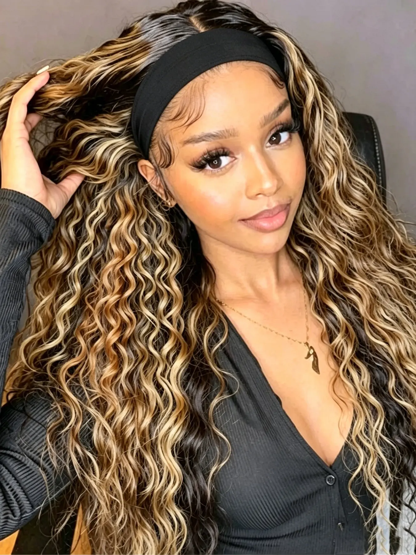 22 Inch Water Wave Headband Wig, Synthetic Soft & Breathable Ice Silk, Wavy Medium Length, Glueless for Daily Party Cosplay Use, Synthetic Material Wigs