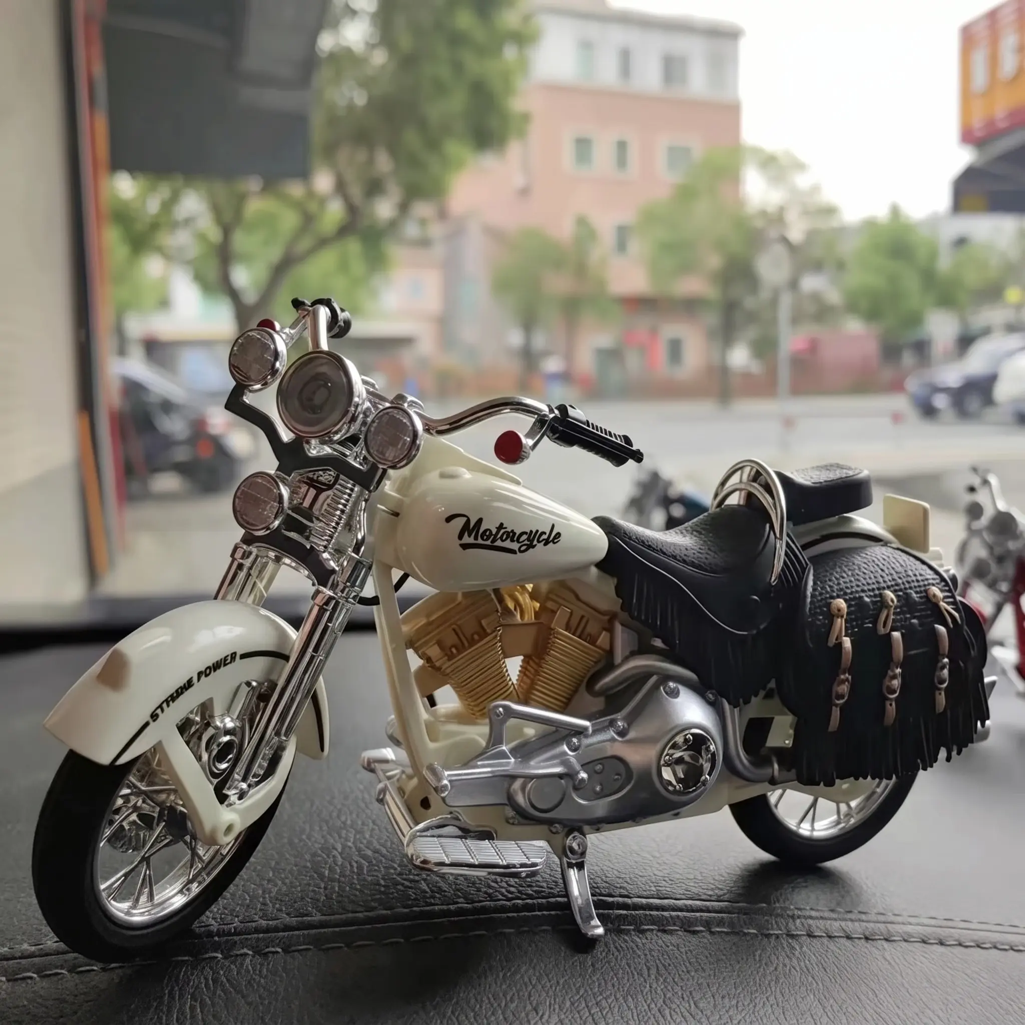 Boy's Gift Choice 1:10 Harley Precision Alloy Motorcycle Model, Sound Light Effects, Pedal Operated, Detailed Design