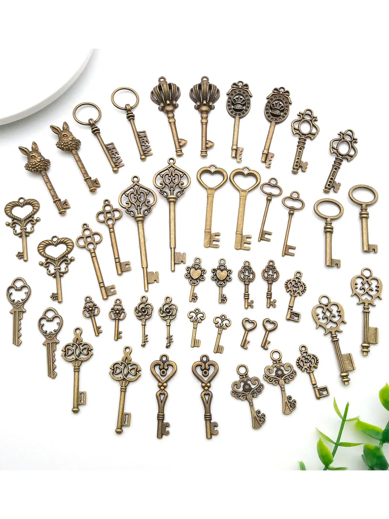 46pcs Mix Vintage Skeleton Keys Set, Filigree Steampunk Keys, Antique Bronze Keys Charms Pendants, Charms For Bracelets, Jewelry Findings Making Accessory For DIY Necklace Bracelet Decoration