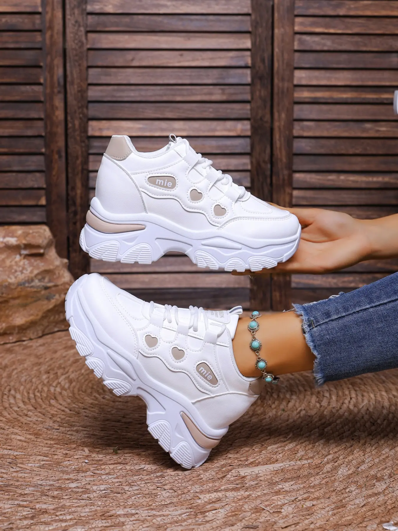 2026 autumn fashion thick soled lace up casual thick soled sports shoes, thick soled non slip women's PU outdoor casual shoes for students returning to school season, gifts for girls