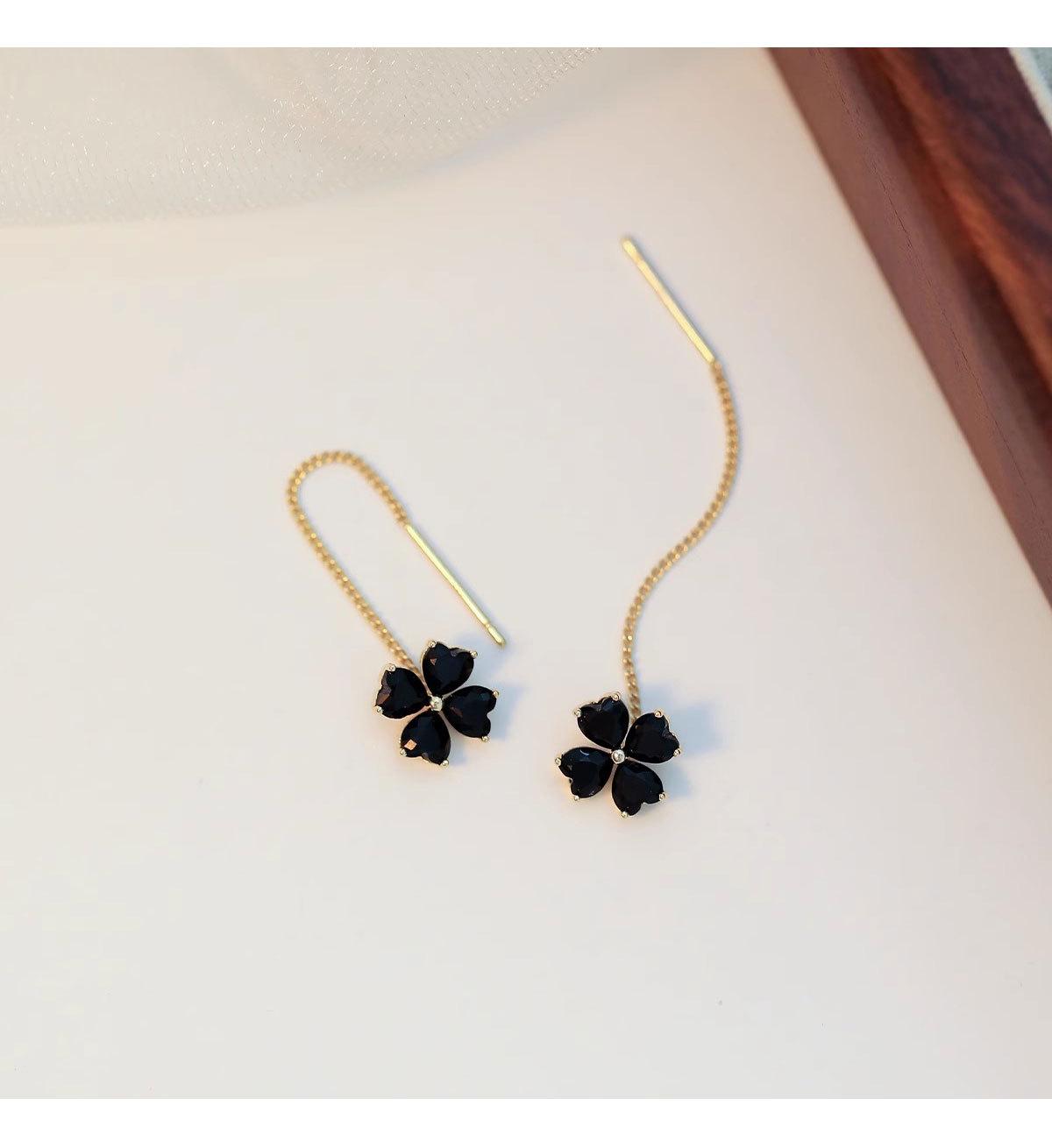 Fashionable black four-leaf clover lucky tassel earrings for women, light luxury design, new stylish ear accessories, gift for women