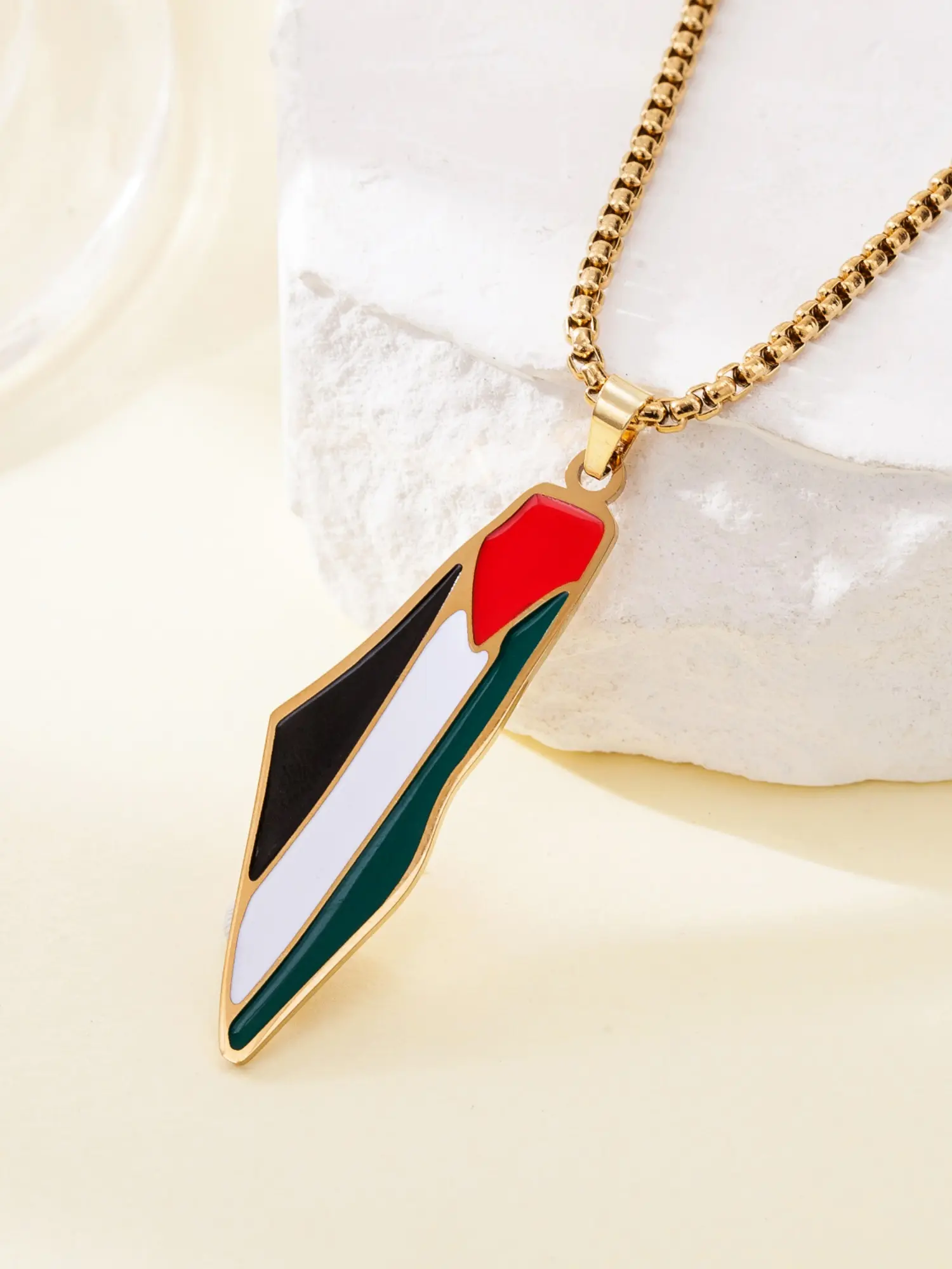 1 piece vintage-style stainless steel Palestine flag map oil-drip pendant necklace, lightweight luxury fashion, long sweater chain that does not fade, versatile accessory for everyday commuting, peace commemoration, and gift-giving.