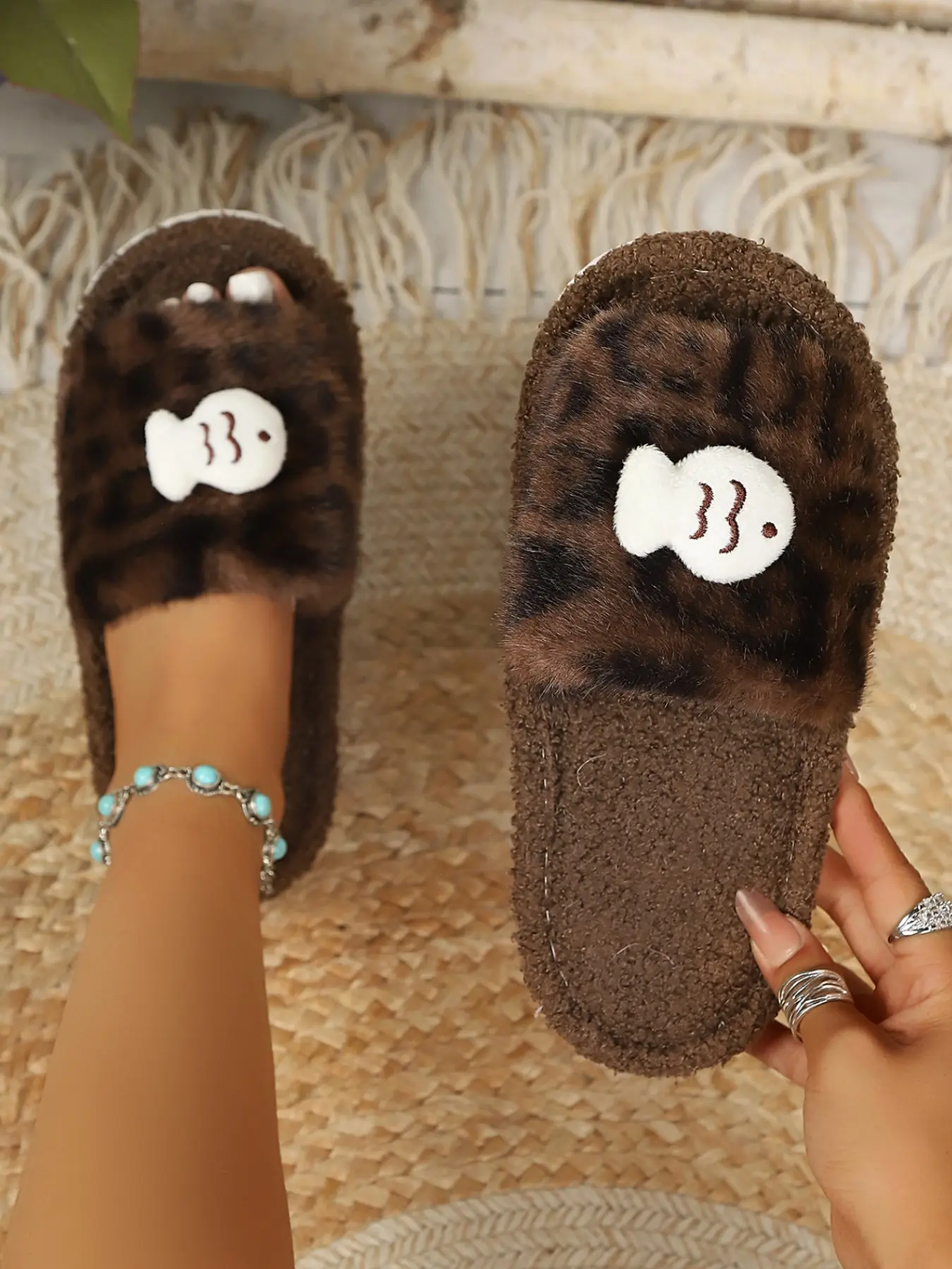 Women's Cartoon Fish Slippers, Lightweight Flat Design, Open-Toe Soft Comfort, All-Season Home Shoes, Cute and Fun, Fashionable Slippers