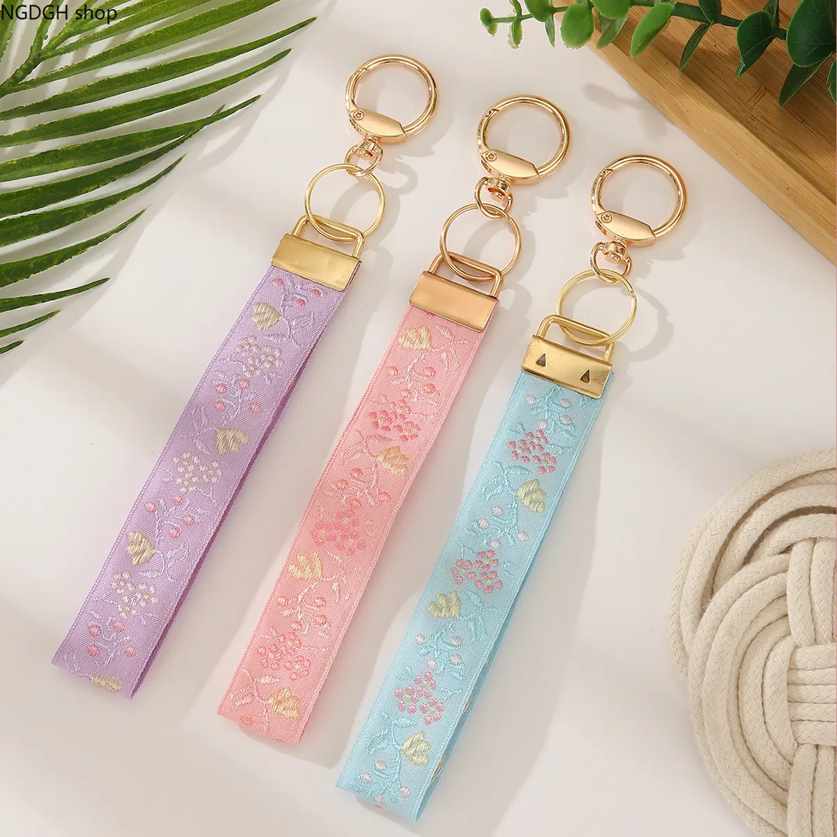 Retro Floral Fabric Strap Keychain with Durable Metal Clasp, Pastel Sakura Embroidered Key Wristlet Lanyard, Boho Bag Decor Gift for Teen Women (Birthday & Everyday Use)