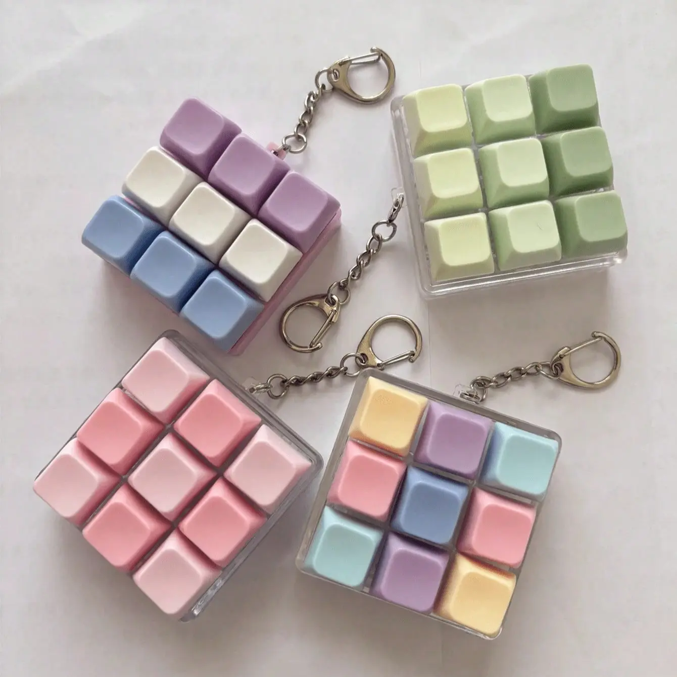 Keyboard Fidget Keychain, 9 Keys Stress Relief Clicker Toy, Mini Keyboard Bag Charm, Car Keychain, Backpack Pendant, Cute Gift for All Ages