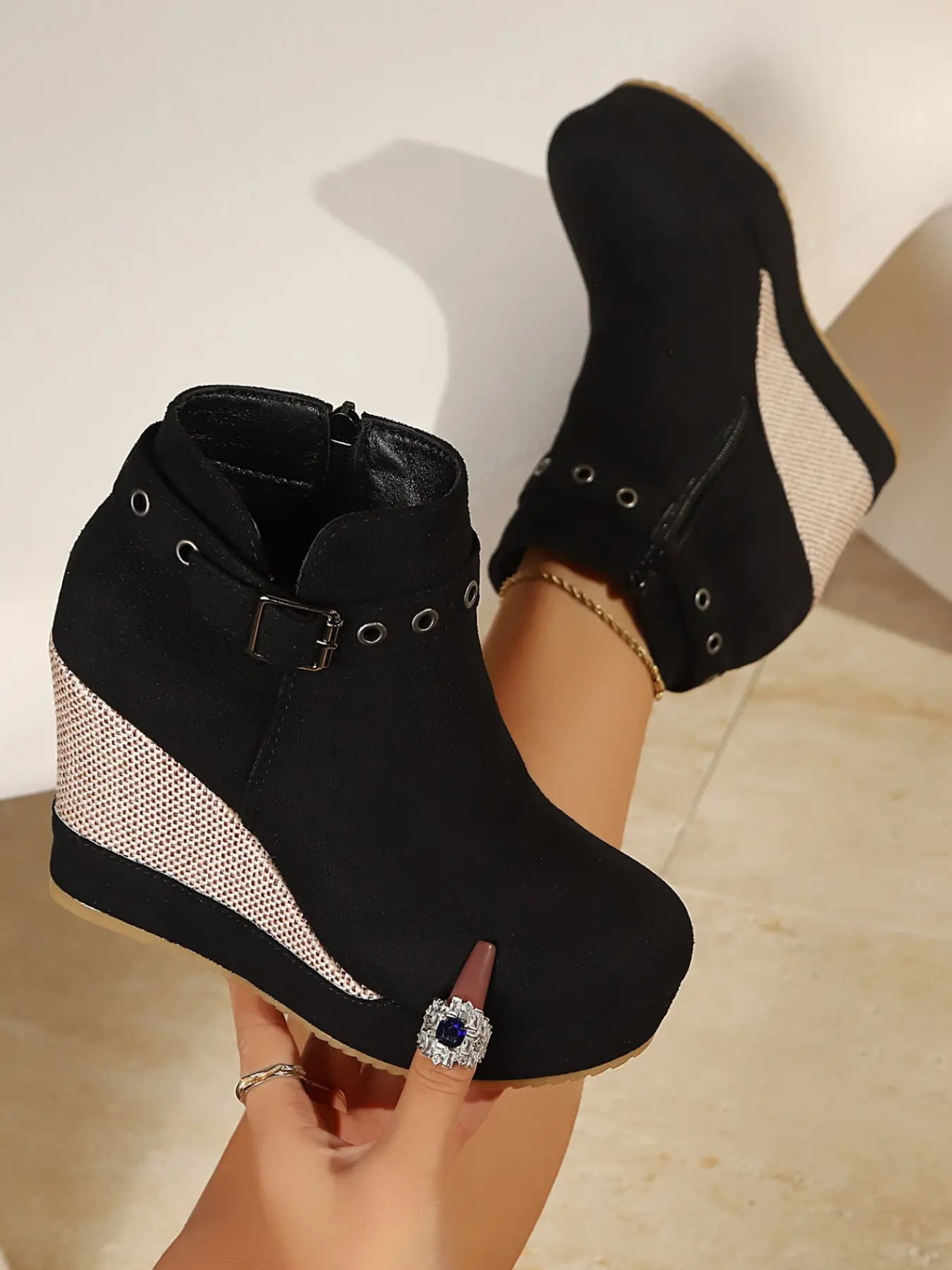 2026 Fall Winter New Chunky Heel Short Side Zipper Boots, Side Zip Design, Height-Boosting Slimming Effect, Sweet Cool Style, Thick Sole Waterproof Platform
