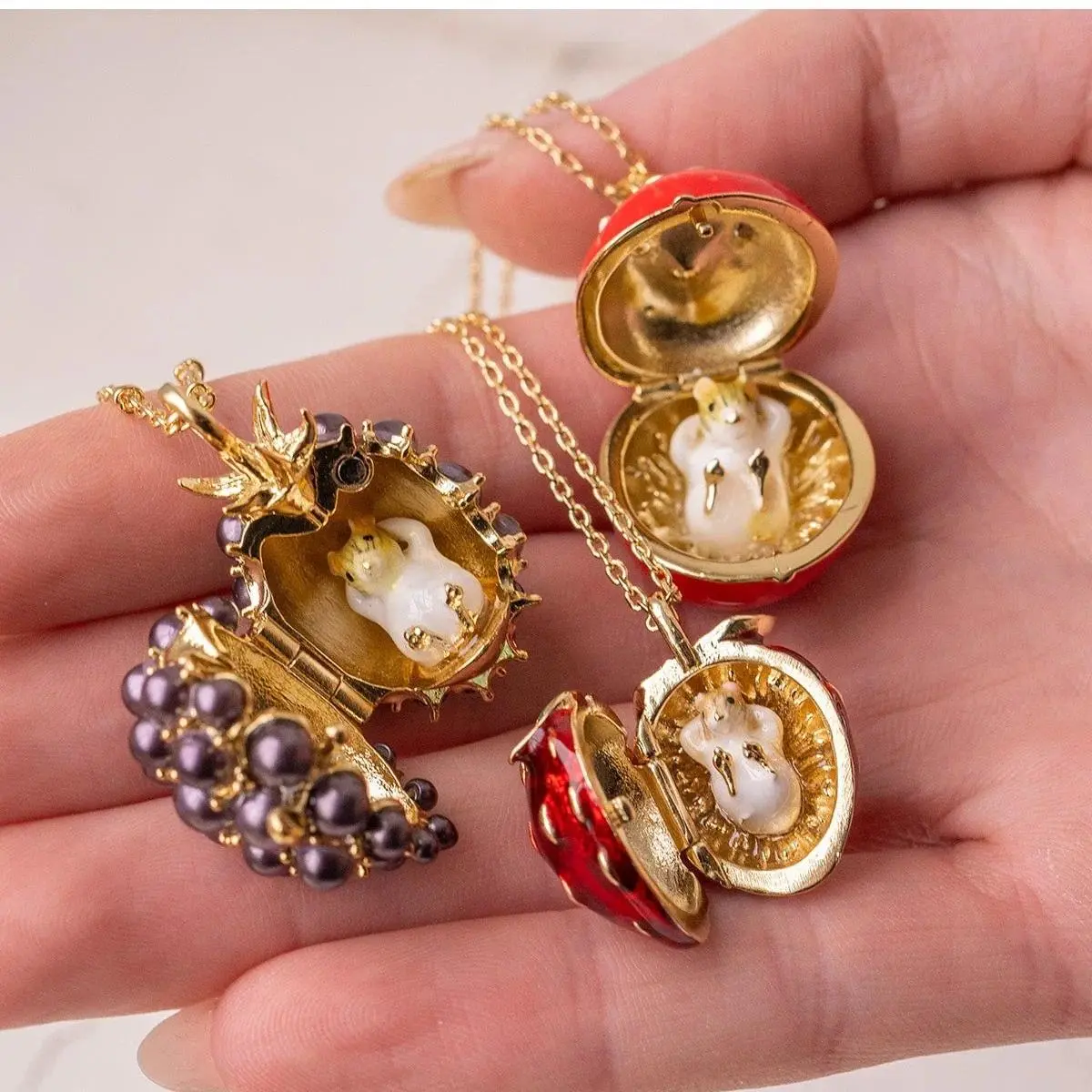 New Fruit Easter Egg Necklace Opening and Closing Animal Easter Egg Necklace Strawberry Regular Box Pendant Necklace Gifts