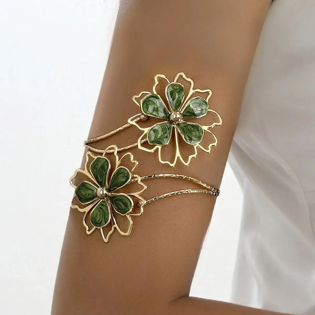 Multi-Colored Metal Cuff Bracelet for Women, Geometric Spiral Open Armband with a Hollow Flower Design, Trendy Look Fashion Jewelry, Women's Fashion